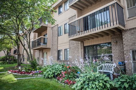 Our apartment community offers easy access to I-696 and M-10, plus Franklin River apartments are just minutes away from Lawrence Technological University, the Southfield Mall, and Meijer. . Franklin river apartments